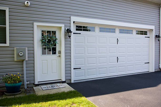 24/7 Emergency Garage Door Panel Replacement experts in Frostburg, MD